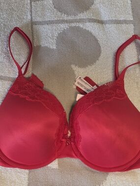 Victoria's Secret Red Lace-Trim T-Shirt Bra with Bow Accent